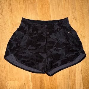 Lululemon camo short size 6